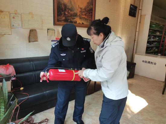 �ػ���ί������/���D