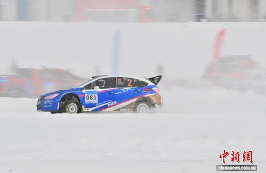 1��15�գ������L(zh��ng)����܇(ch��)���ڱ�ѩِ���ϼ��Y�������� �z